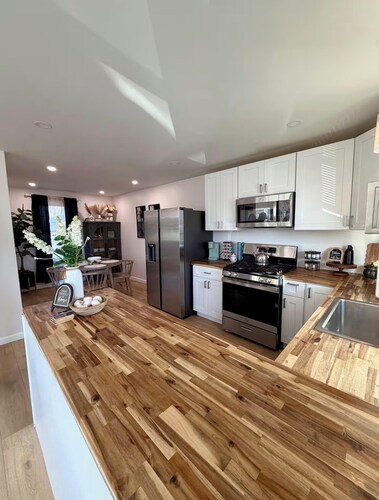 Marvelous 3-bedroom house with AC in North Providence