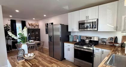 Marvelous 3-bedroom house with AC in North Providence