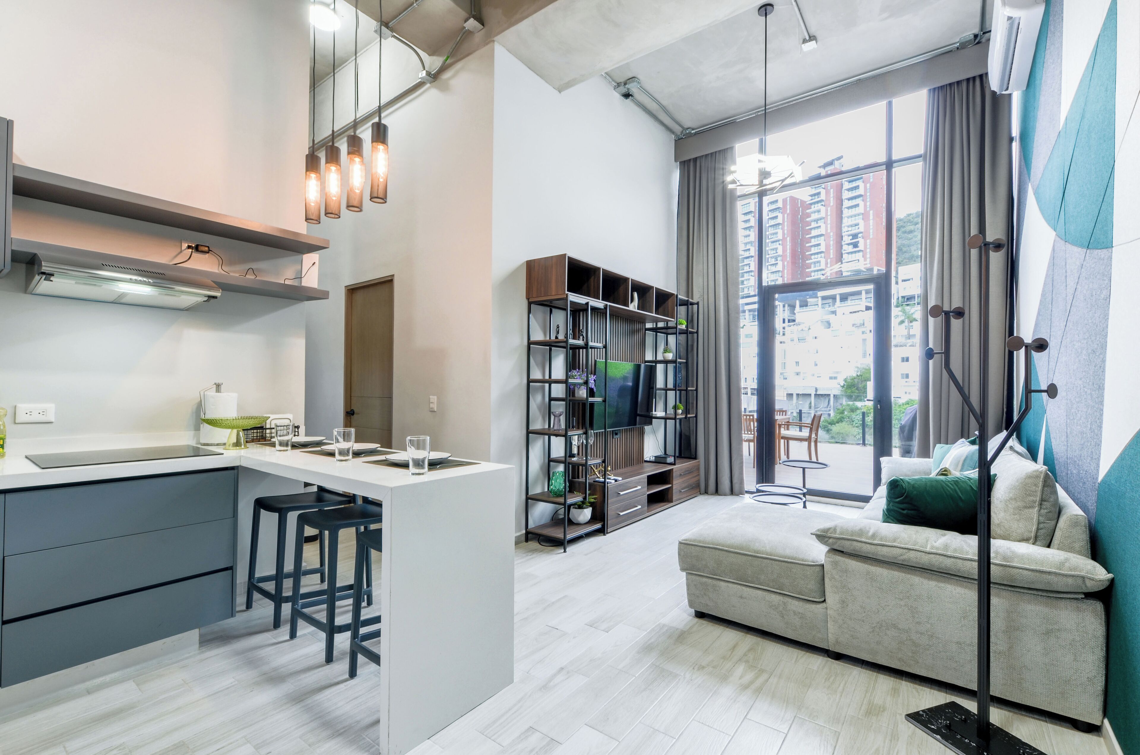 Phòng Suite Premier, quang cảnh thành phố | Khu phòng khách | Smart TV 48-inch có truyền hình kỹ thuật số, dịch vụ stream 