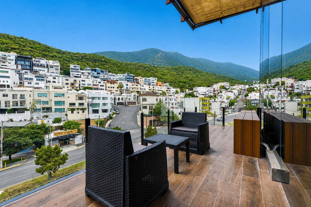 Comfort Suite, City View | Balcony view