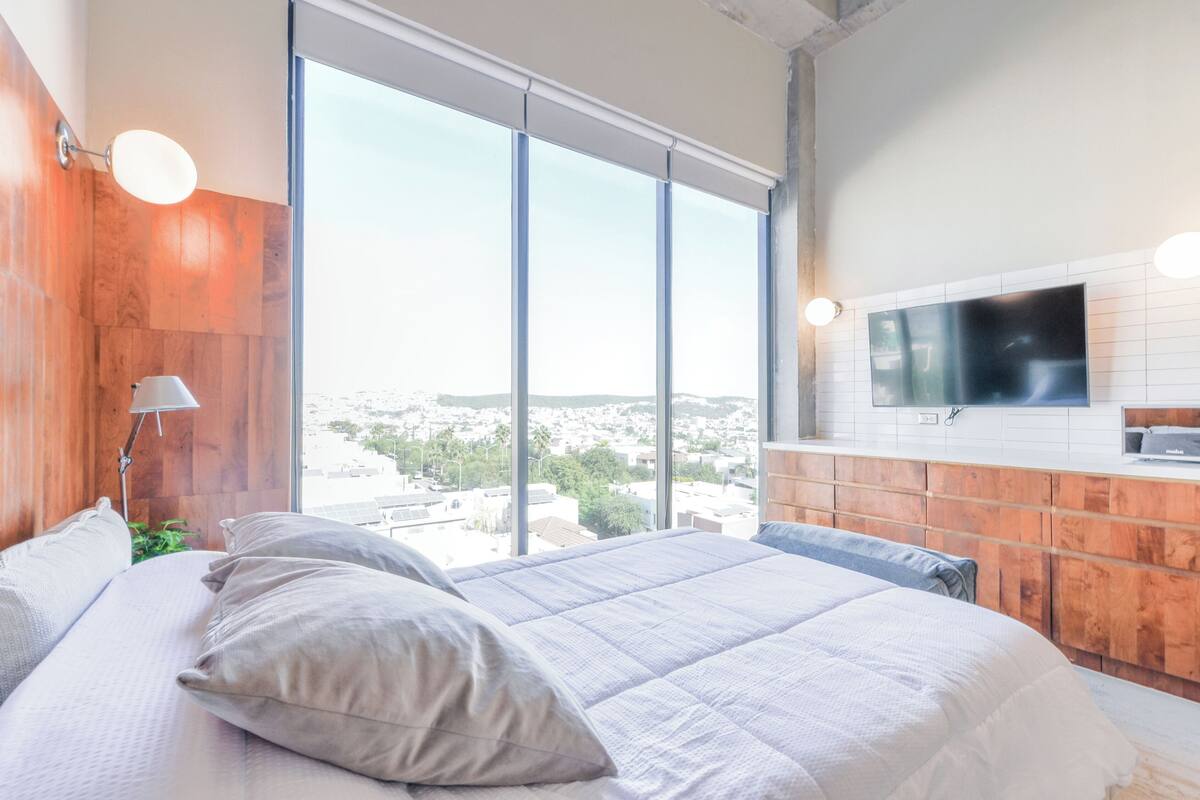 Habitación Club, vistas a la ciudad | Tabla de planchar con plancha y wifi gratis