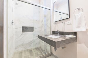 Rom – comfort, byutsikt | Bad