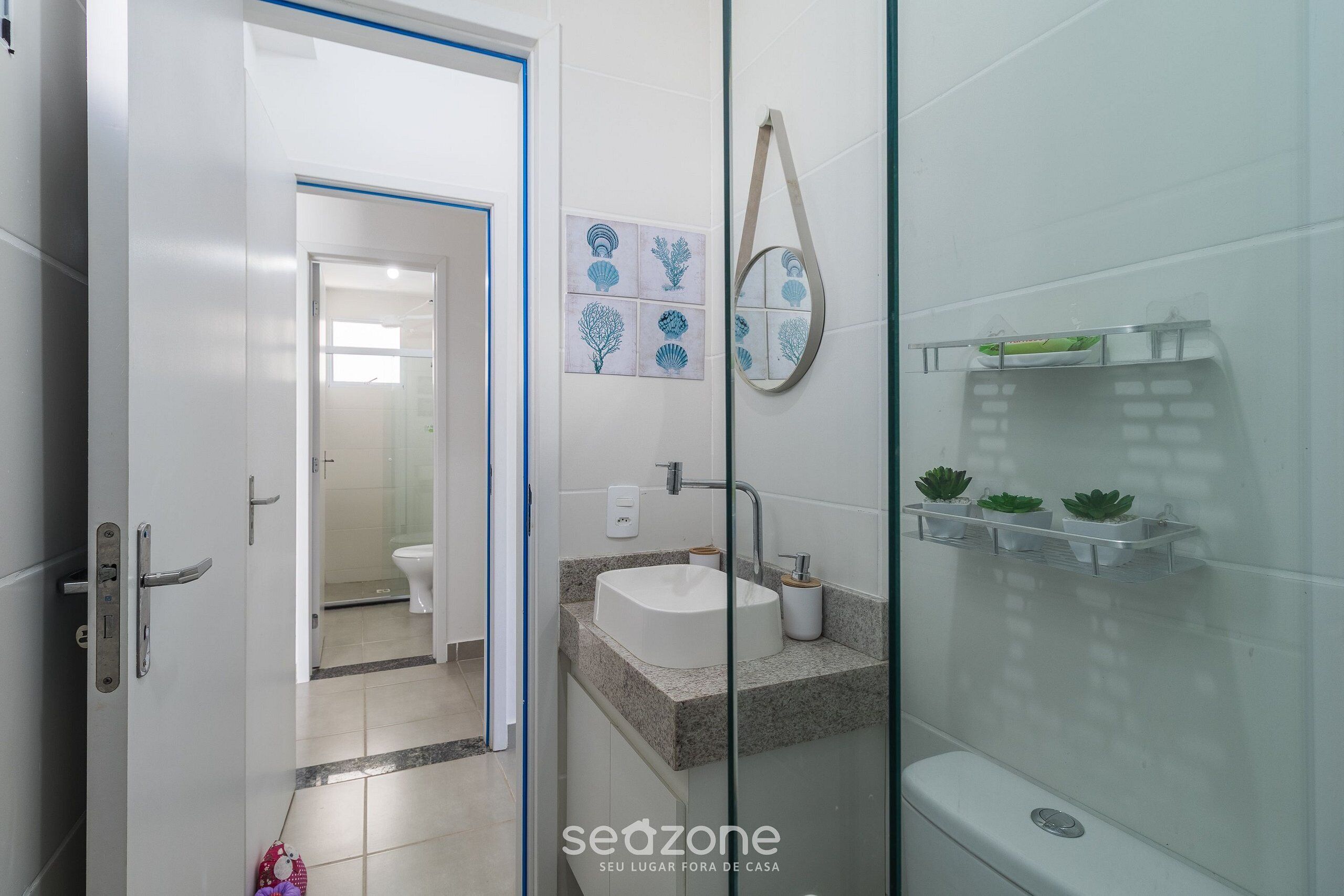 Basic Apartment | Bathroom | Shower