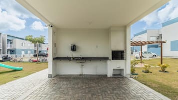 Basic Apartment | Terrace/patio