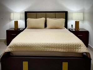In-room safe, blackout curtains, free WiFi - Premium SuiteDeluxe 2BDR -Pool-SAUNE-SPA (Santo Domingo)