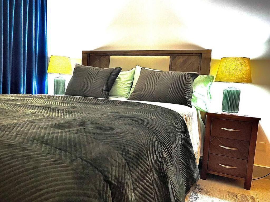 Caja de seguridad en la habitación, cortinas blackout y wifi gratis 