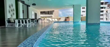 Appartement Deluxe, balcon, vue ville | Piscine | Piscine extérieure