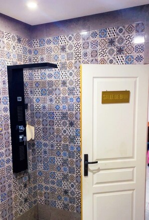 Bathroom - Vrbo Property (arkou)