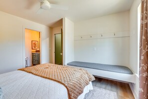 2 bedrooms, free WiFi, bed sheets - Charming Lakeside 2-bedroom house in beautiful Eagle Rock (Eagle Rock)