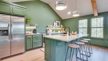 Frigorífic, microones, forn i placa de cuina