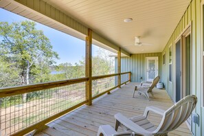 Terrace/patio - Charming Lakeside 2-bedroom house in beautiful Eagle Rock (Eagle Rock)