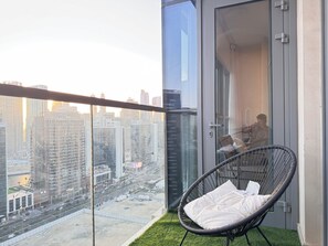 Property grounds - Luxury 1BHK Downtown Apt w/Pool,Gym,Fast WiFi & 8-min Walk to Burj Khalifa (Dubai)