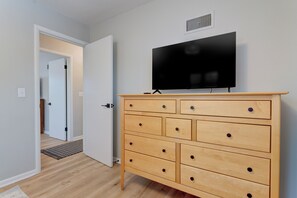 Interior - Remodeled Home w/ Garage, Workspace & Fenced Yard (Racine)