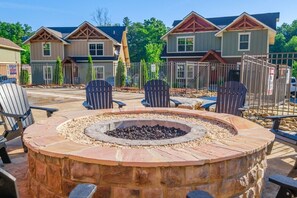 Fireplace - Mountain High (Gatlinburg)
