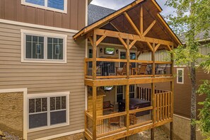 Terrace/patio - Smoky Mountain Plunge (Gatlinburg)