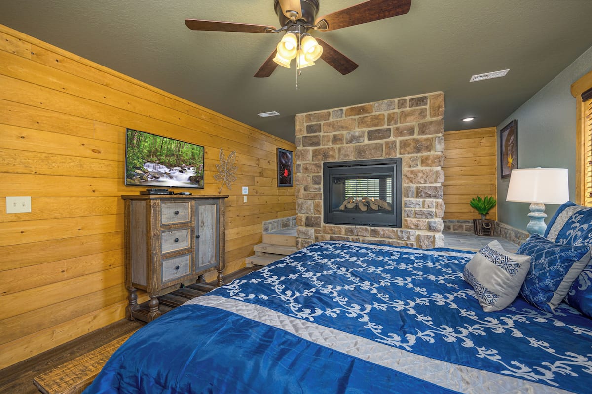 Chalet, Multiple Beds, Pool Access (Smoky Mountain Plunge) | 4 bedrooms, individually decorated, individually furnished