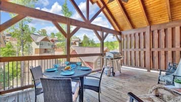Nhà gỗ, nhiều giường, có thể sử dụng hồ bơi, quang cảnh núi (Splash Mountain Lodge) | Quang cảnh từ phòng