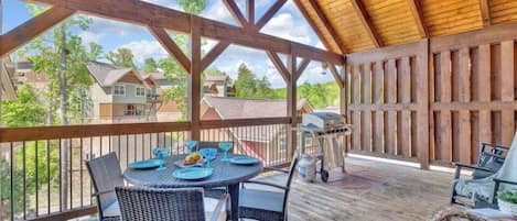 Chalet, plusieurs lits, accès piscine, vue montagne (Splash Mountain Lodge) | Vue de la chambre