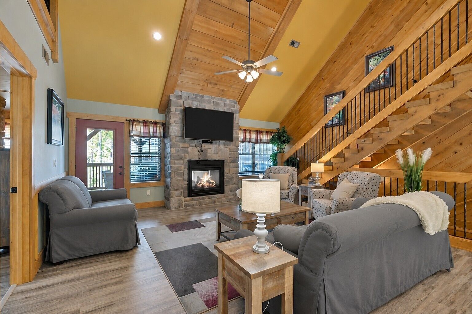 Chalet, Multiple Beds, Pool Access, Mountain View (Splash Mountain Lodge) | Living area