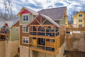 Exterior - Wet and Wild (Gatlinburg)