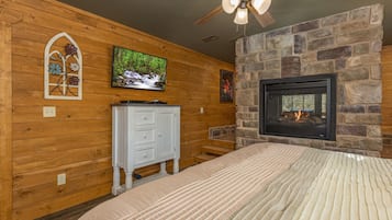 Nhà gỗ, nhiều giường, bồn tắm nước nóng (BearVue Point) | 3 phòng ngủ, trang trí khác biệt