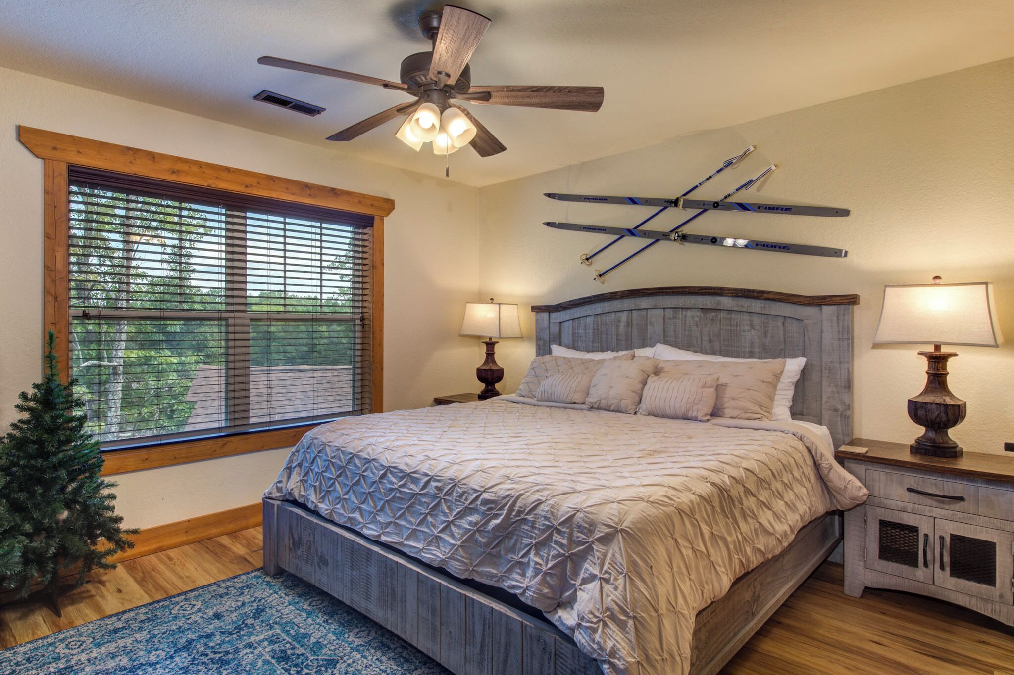 Chalet, Mehrere Betten, Poolzugang, Bergblick (Luna Bear Lodge) | Ausblick vom Zimmer