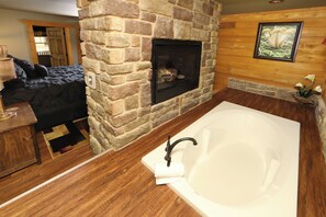 Chalet, Multiple Beds, Hot Tub (Head Over Hills) - Head Over Hills (Gatlinburg)