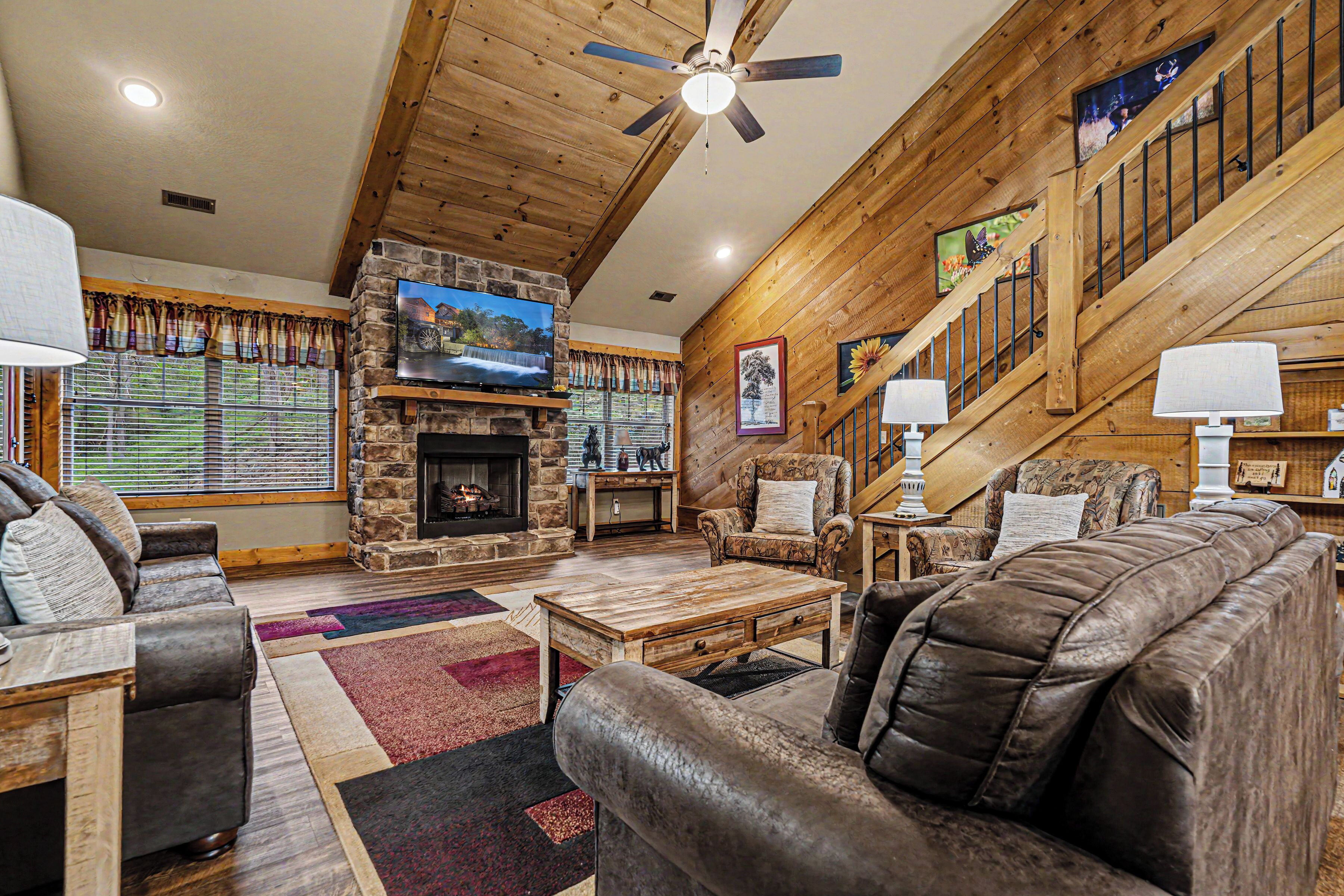 Chalet, Multiple Beds, Hot Tub, Mountain View (Ivie Holler) | Living area