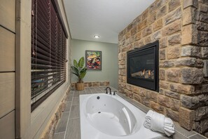 Interior - Smoky Pines Chalet (Gatlinburg)