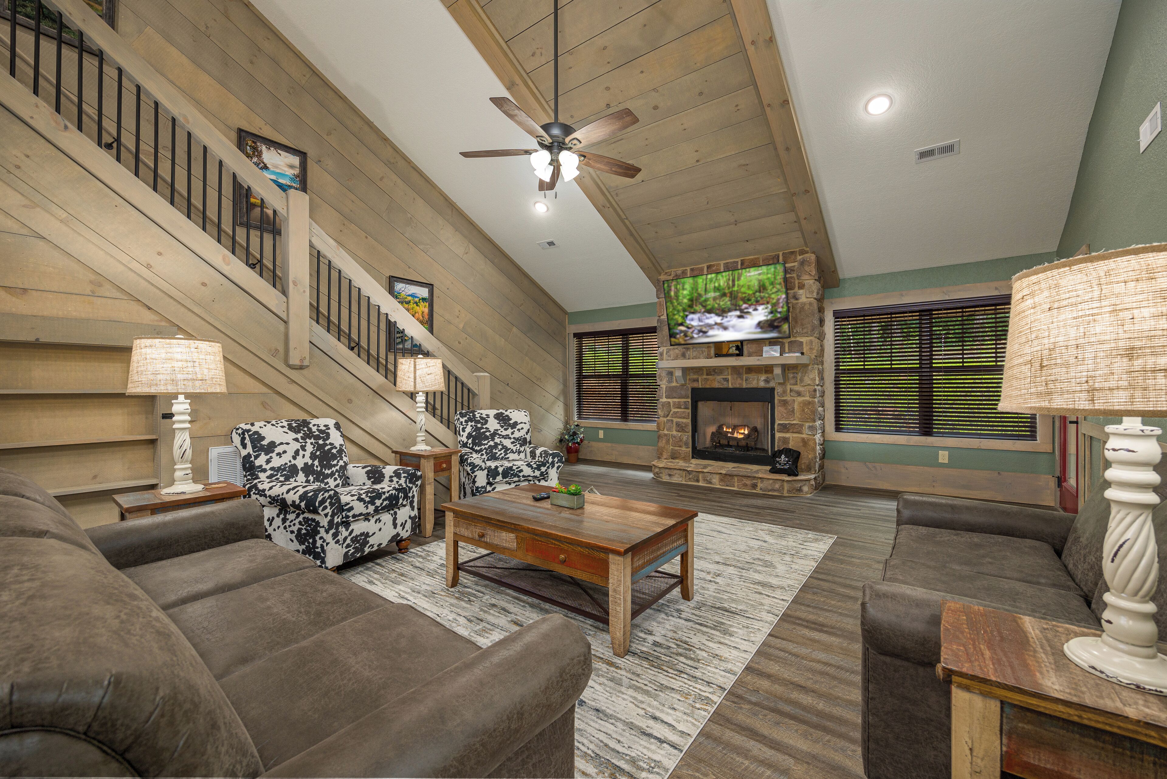 Chalet, Multiple Beds, Hot Tub, Mountain View (Smoky Pines Chalet) | Living area