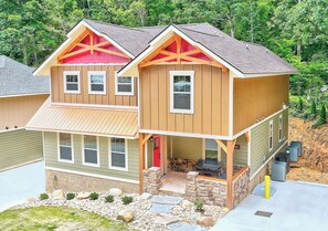 Exterior - Break Time (Gatlinburg)