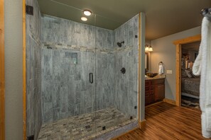 Cabin, Multiple Beds, Hot Tub, Mountain View (Moonshine Manor) | Bathroom - Moonshine Manor (Gatlinburg)