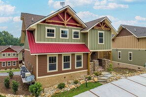 Exterior - Poolside Paradise (Gatlinburg)