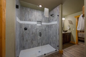Chalet, Multiple Beds, Pool Access, Mountain View (Serenity Peak) | Bathroom - Serenity Peak (Gatlinburg)