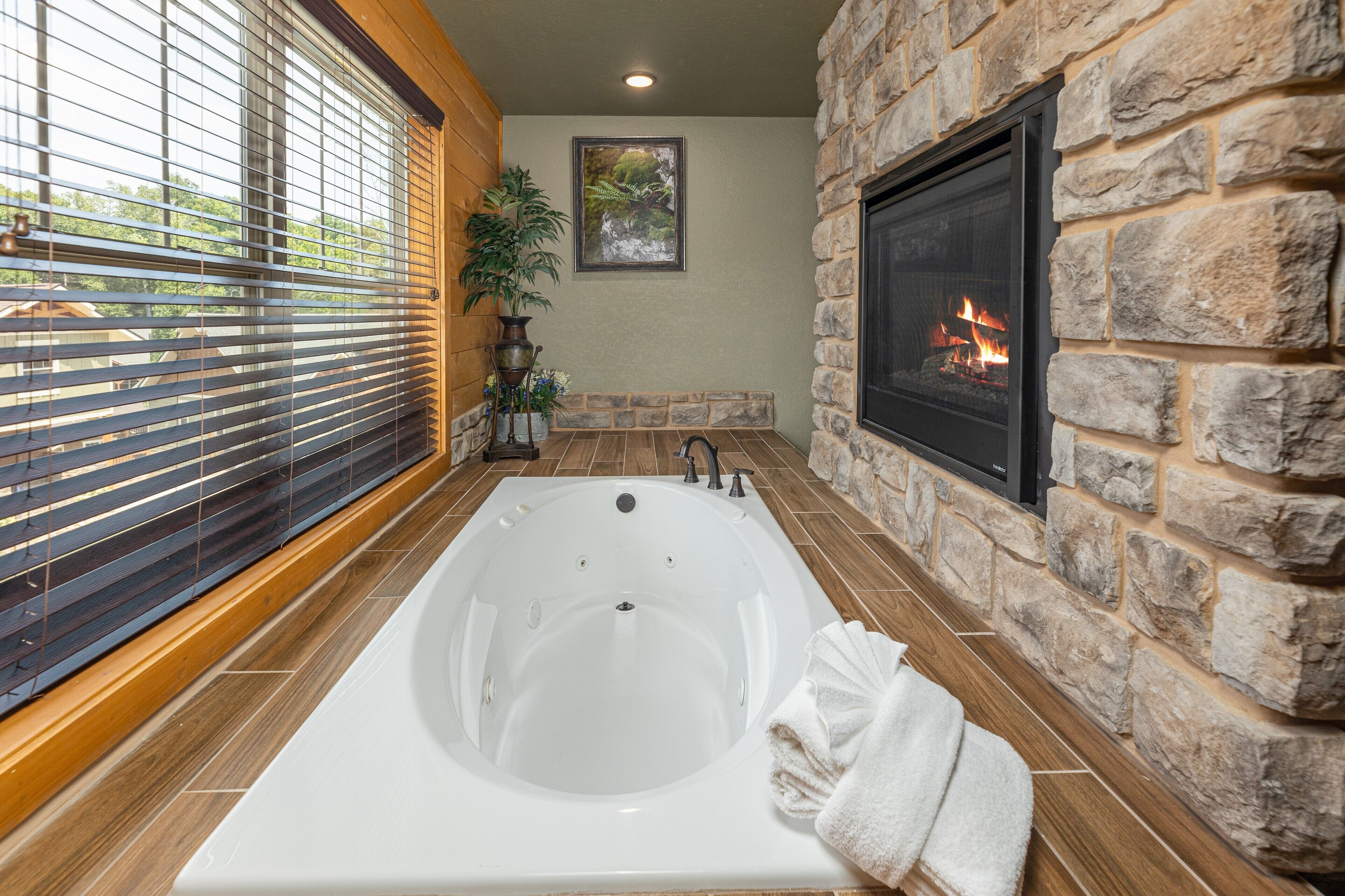 Alpehytte, flere senger, adgang til basseng, fjellutsikt (Altitude Adjustment) | Bad | Håndklær