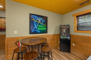 木屋, 多张床, 使用泳池, 山景 (Altitude Adjustment) | 住宿内部