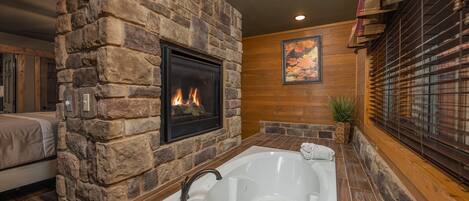 Cabin, Multiple Beds, Hot Tub, Mountain View (Tennessee Dream) | Interior