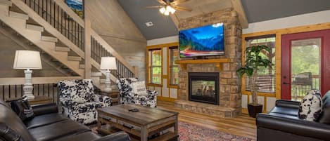Chalet, useita sänkyjä, pääsy uima-altaalle, vuoristonäköala (Tri Star Lodge) | Oleskelualue