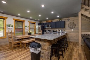 Chalet, Multiple Beds, Pool Access, Mountain View (Tri Star Lodge) | Private kitchen - Tri Star Lodge (Gatlinburg)