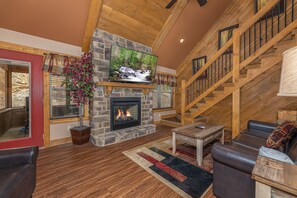 Chalet, plusieurs lits, bain à remous, vue montagne (Heavenly Haven) | Coin séjour