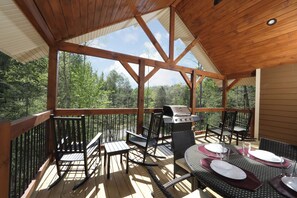 Outdoor dining - Movie Dive-inn (Gatlinburg)