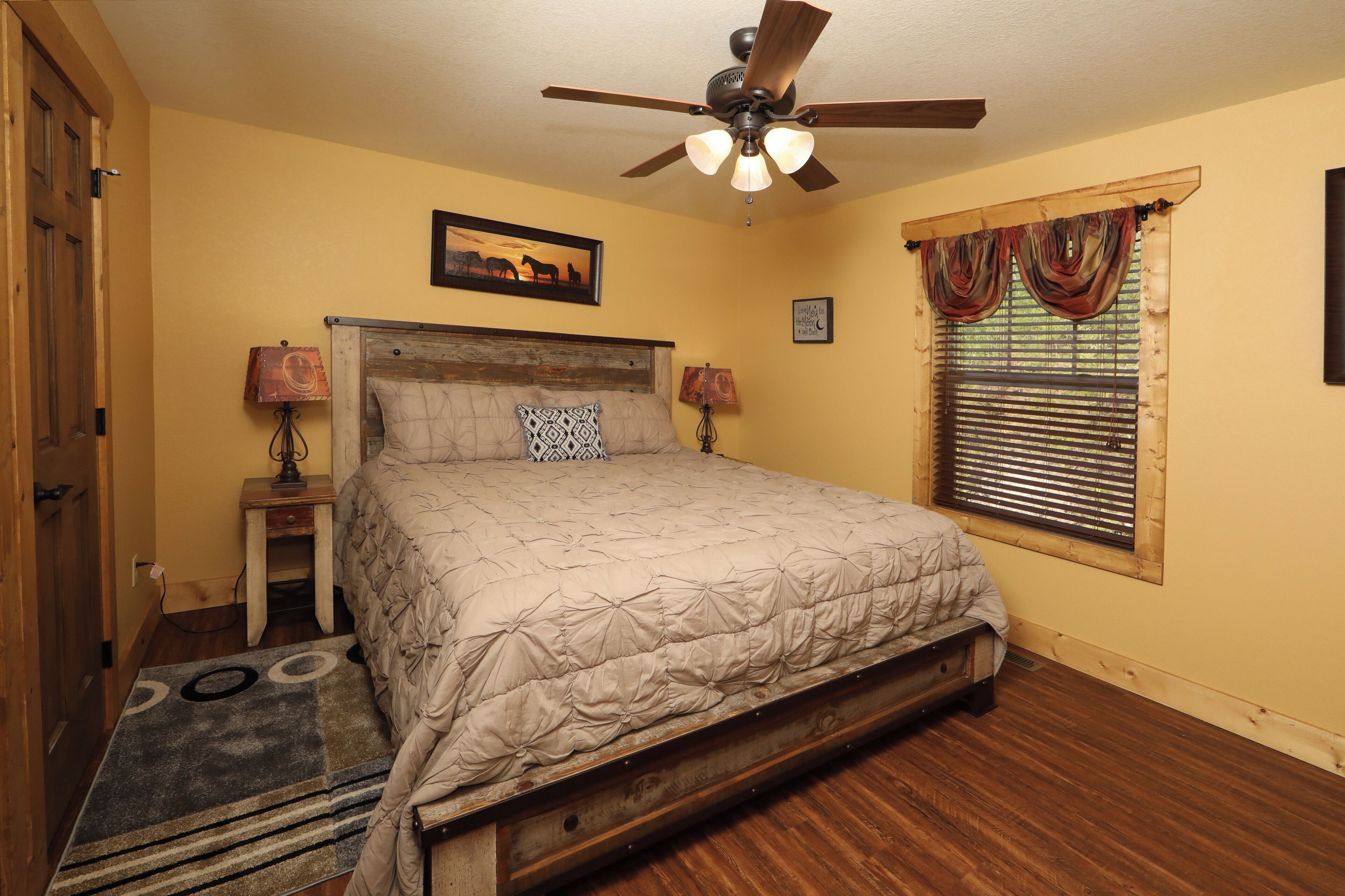 Chalet, plusieurs lits, accès piscine, vue montagne (Movie Dive-Inn) | 4 chambres, décoration personnalisée, ameublement personnalisé