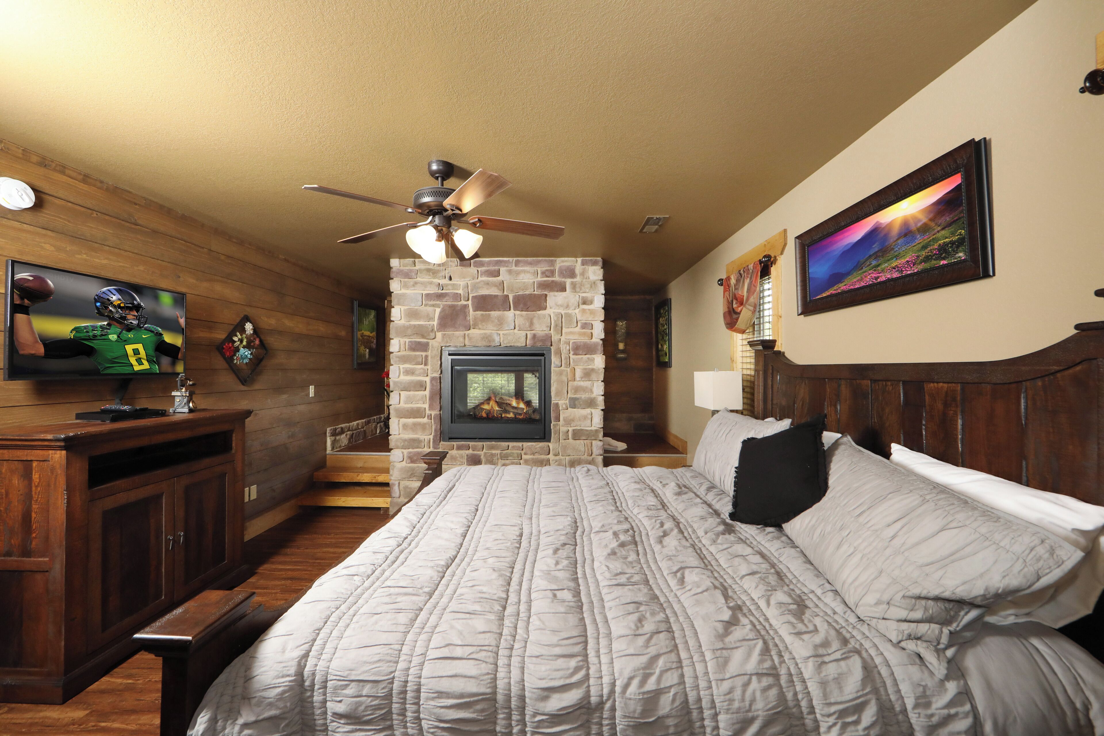 Chalet, Multiple Beds, Pool Access, Mountain View (Movie Dive-Inn) | 4 bedrooms, individually decorated, individually furnished