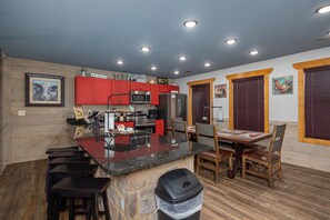 Private kitchen - Mountain Sunrise Pool Cottage (Gatlinburg)