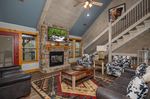 Mountain Sunrise Pool Cottage