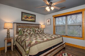 Zimmer, Mehrere Betten, Poolzugang, Bergblick (Mountain Sunrise Pool Cottage) | 4 Schlafzimmer, individuell dekoriert, individuell eingerichtet