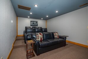 Room, Multiple Beds, Pool Access, Mountain View (Mountain Sunrise Pool Cottage) | Living area