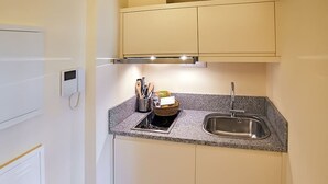 Private kitchen - Cozy City Retreat in Central Porto by Lisbeyond (Porto)