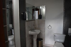 Hårtørrer, håndklæder, Sæbe, Toiletpapir