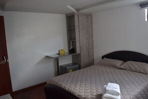 Iron/ironing board, Internet, bed sheets